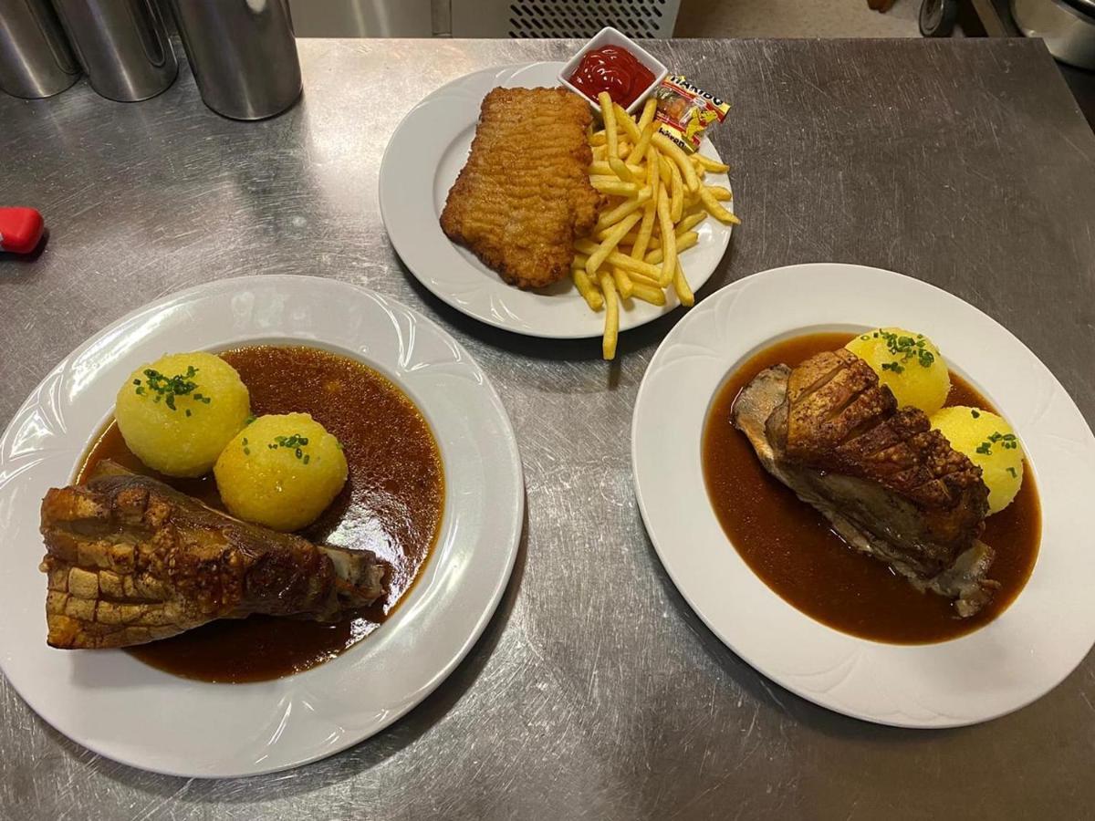 Bauer'S Pension-Restaurant-Catering Grosshabersdorf ภายนอก รูปภาพ