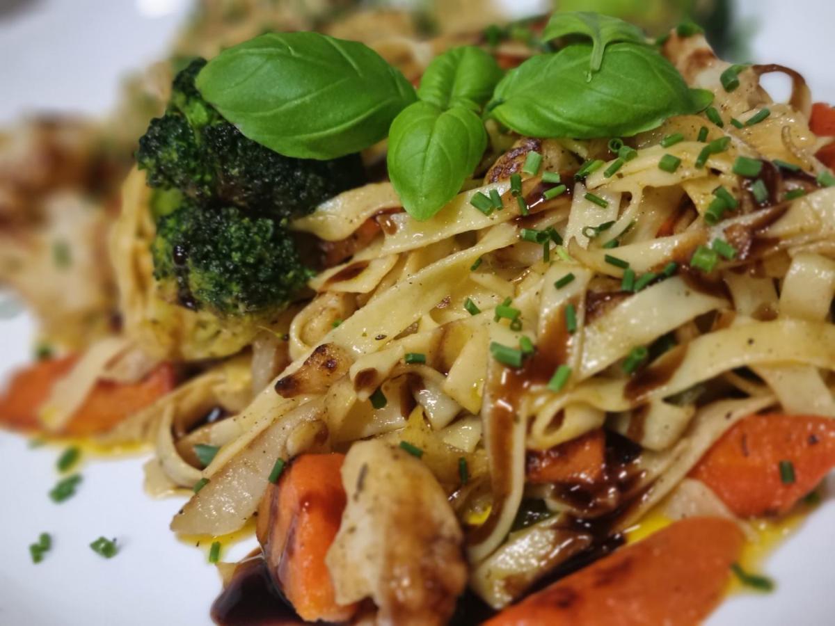 Bauer'S Pension-Restaurant-Catering Grosshabersdorf ภายนอก รูปภาพ