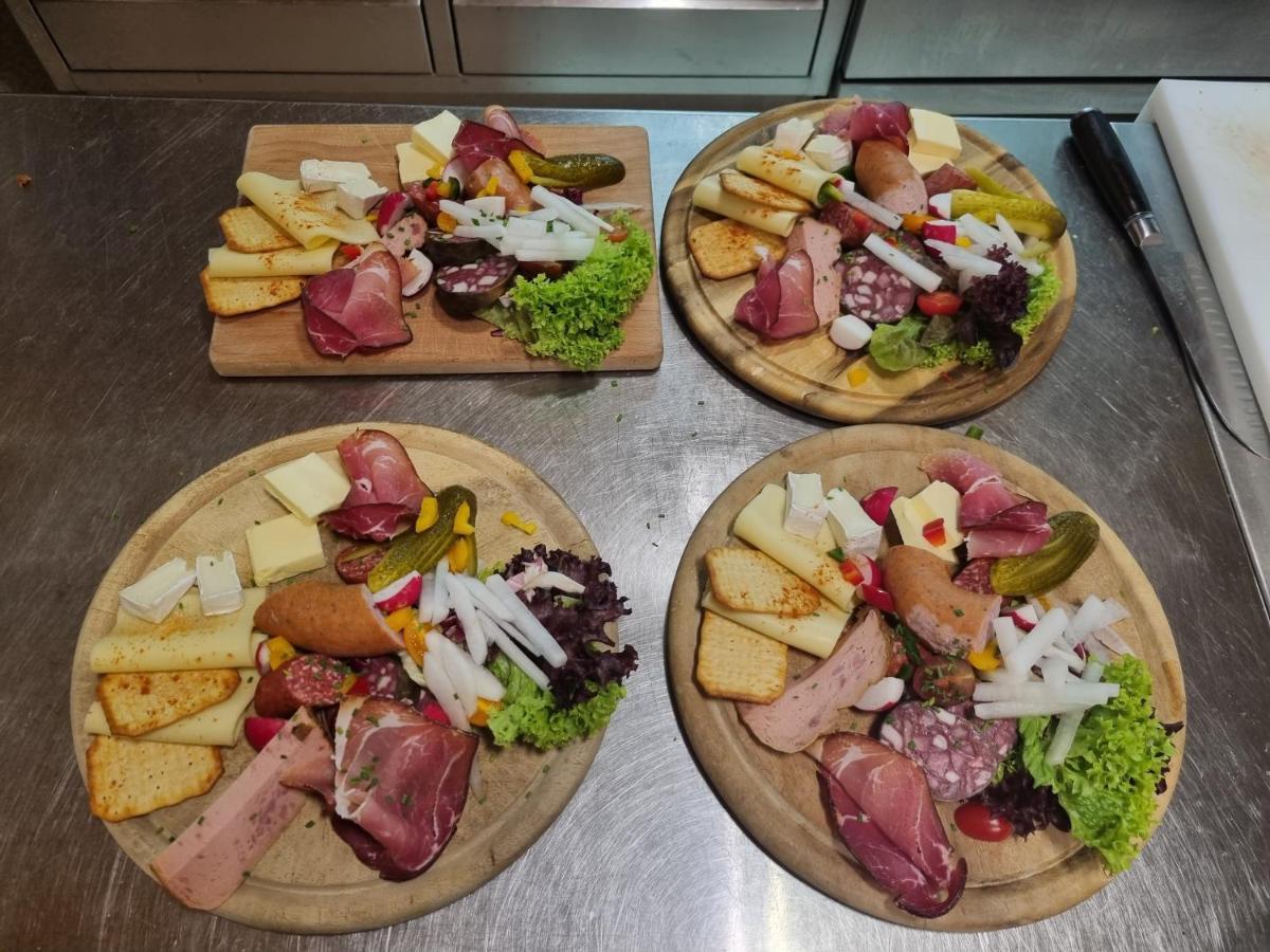 Bauer'S Pension-Restaurant-Catering Grosshabersdorf ภายนอก รูปภาพ