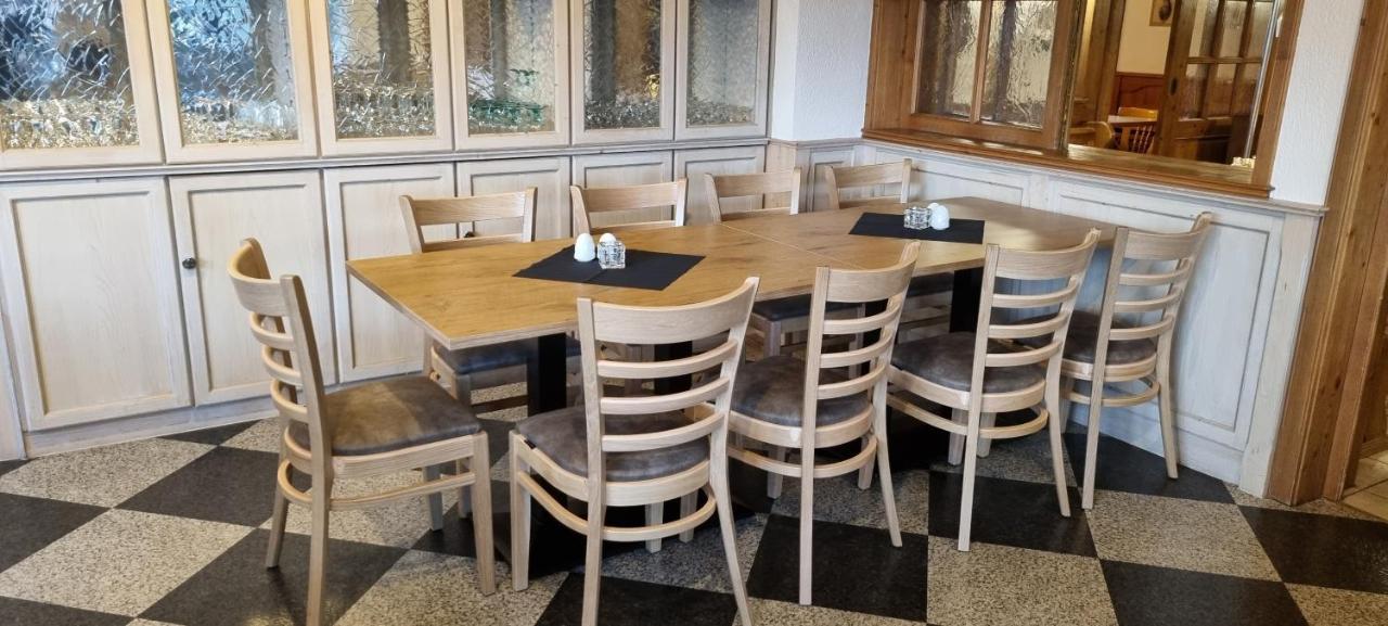 Bauer'S Pension-Restaurant-Catering Grosshabersdorf ภายนอก รูปภาพ